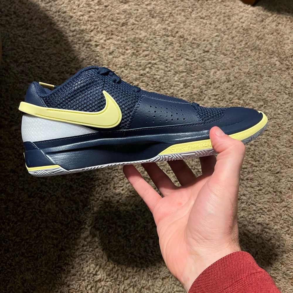 Mens nike Ja 1 (FQ4796 402) no box size 10